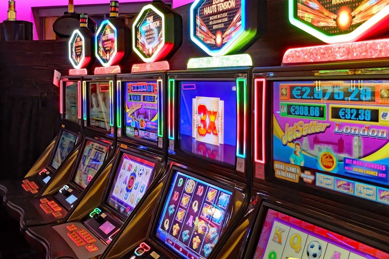 Slot online dan permainan kasino virtual tersedia di qq101